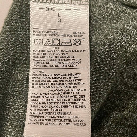 Men's old navy super soft v-neck t-shirt - Picture 6 of 6